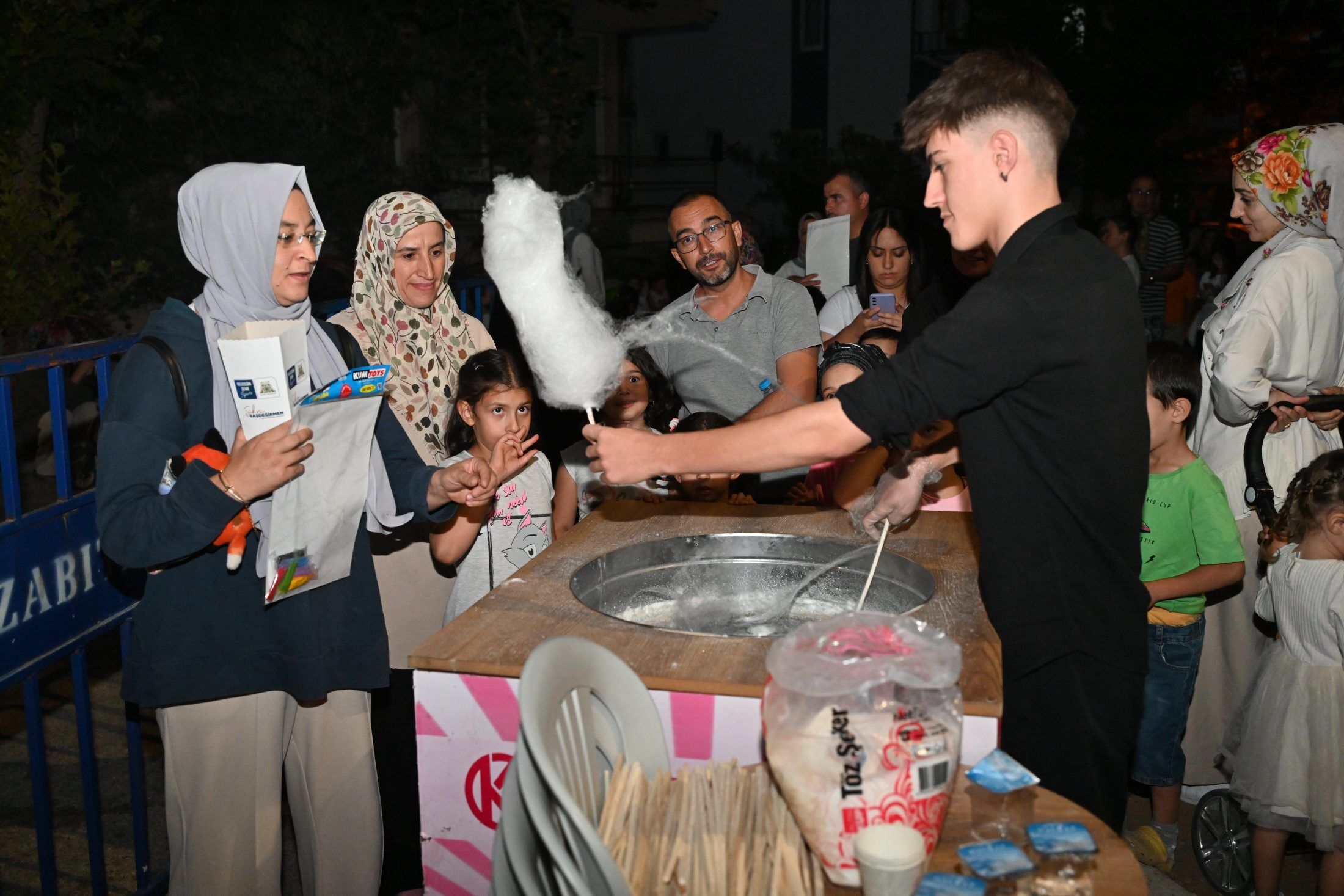 22 08 2025 Muzaffer Turkes Zafer Mahalleleri Yaz Sinemasi Etkinligi (5)