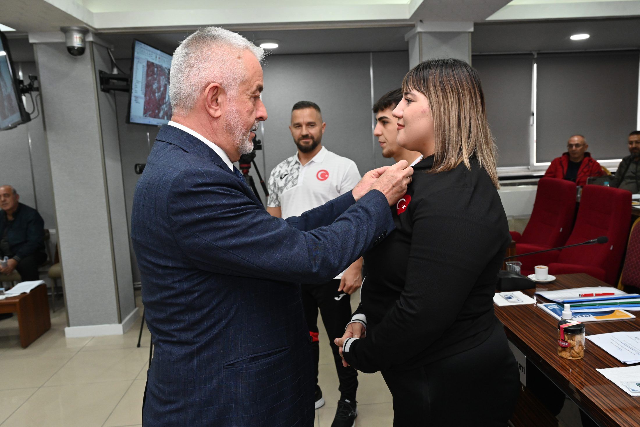 07 11 2025 Baskan Fatmagul Cevik Mustafa Erdogan Odul (1)