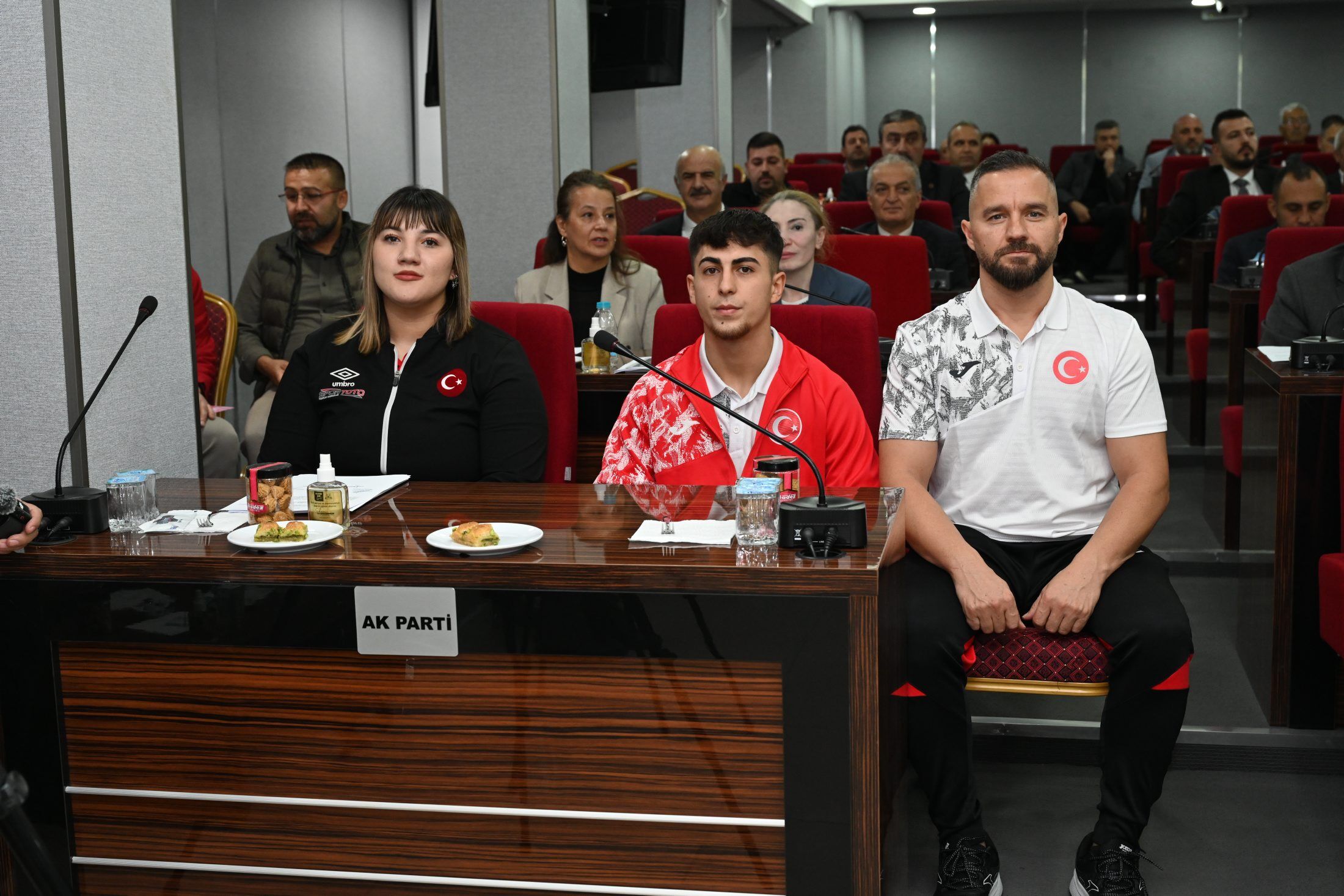 07 11 2025 Baskan Fatmagul Cevik Mustafa Erdogan Odul (3)