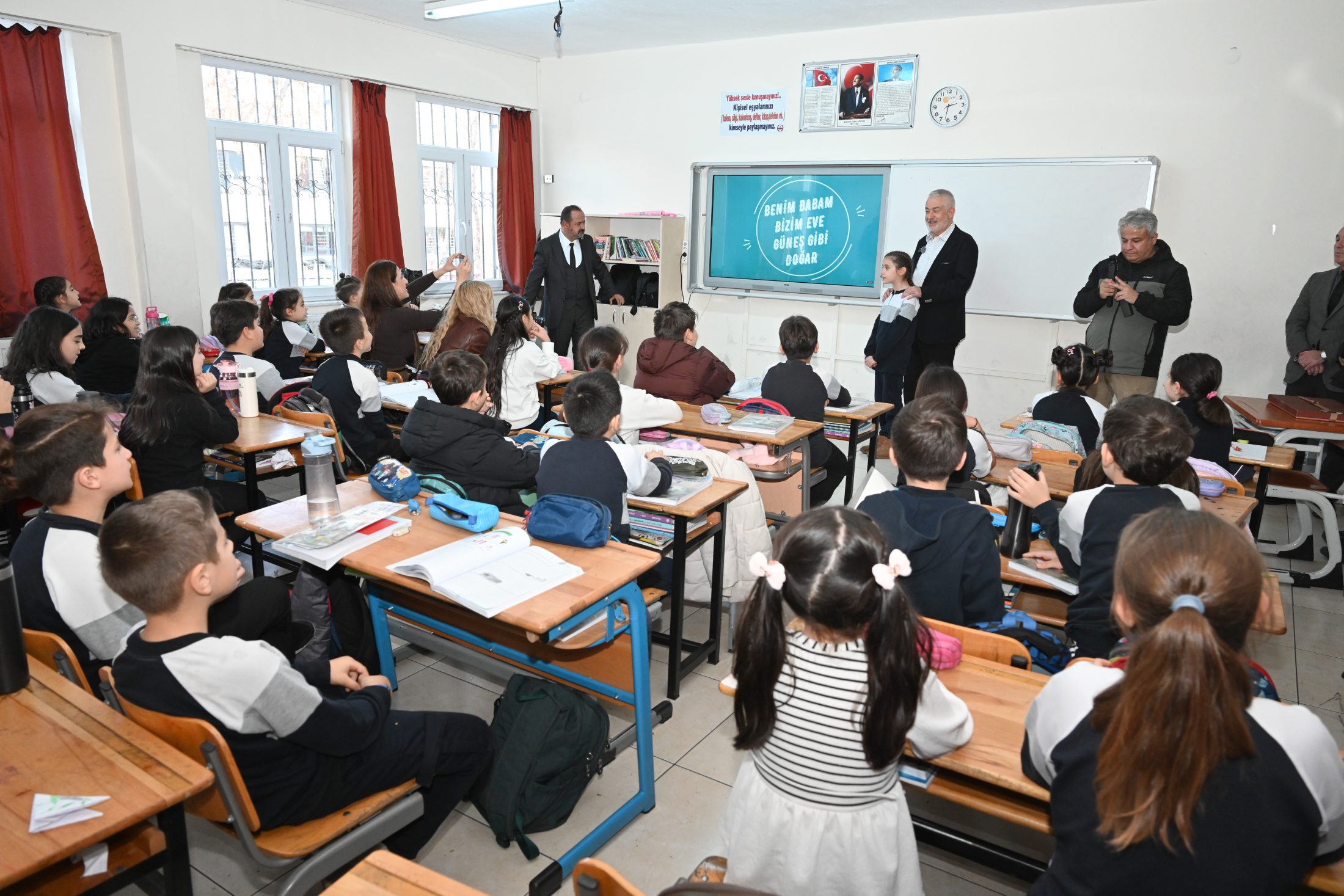 10 12 2025 Baskan Naside Halil Gelendost Sinif Baskani Bilge Mercan Orhan Okul Ziyaret (4)