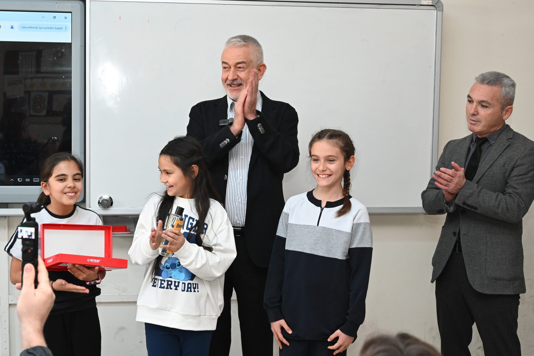 10 12 2025 Baskan Naside Halil Gelendost Sinif Baskani Bilge Mercan Orhan Okul Ziyaret (7)