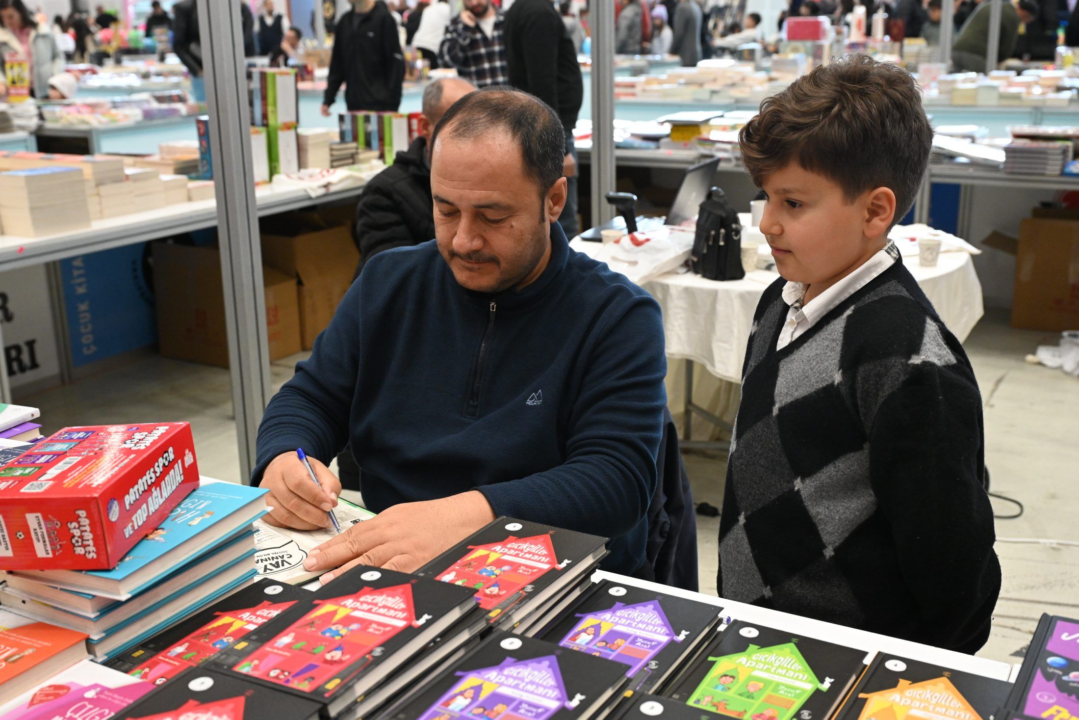 14 12 2025 8. Isparta Kitap Fuarı 3. Gun Saygi Ozturk, Yusuf Asal, Kukla Gosterisi (2)