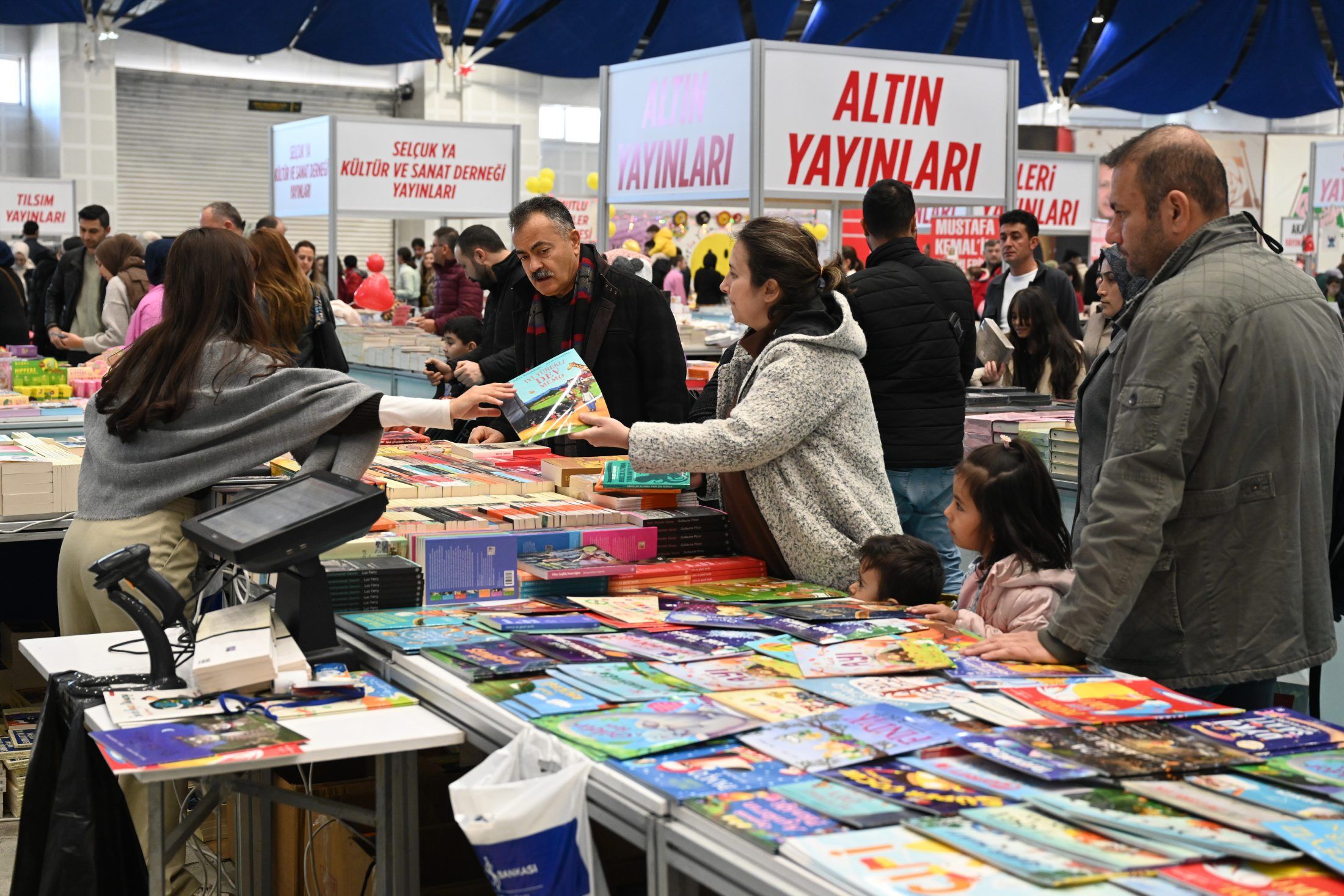 14 12 2025 8. Isparta Kitap Fuarı 3. Gun Saygi Ozturk, Yusuf Asal, Kukla Gosterisi (4)