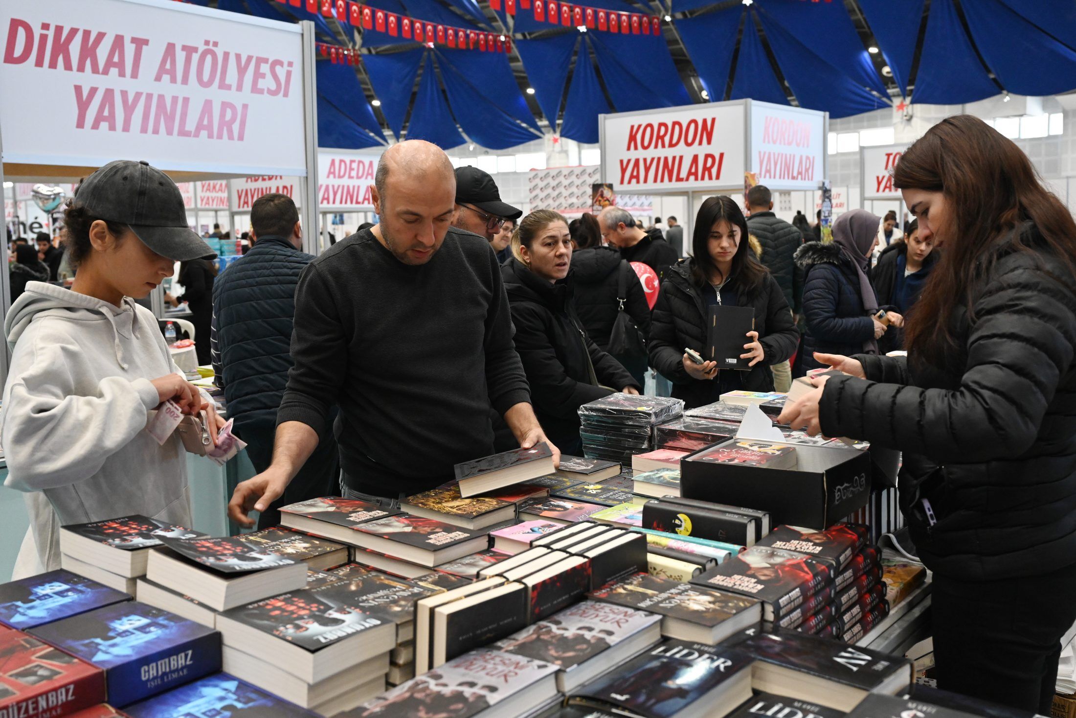 14 12 2025 8. Isparta Kitap Fuarı 3. Gun Saygi Ozturk, Yusuf Asal, Kukla Gosterisi (5)