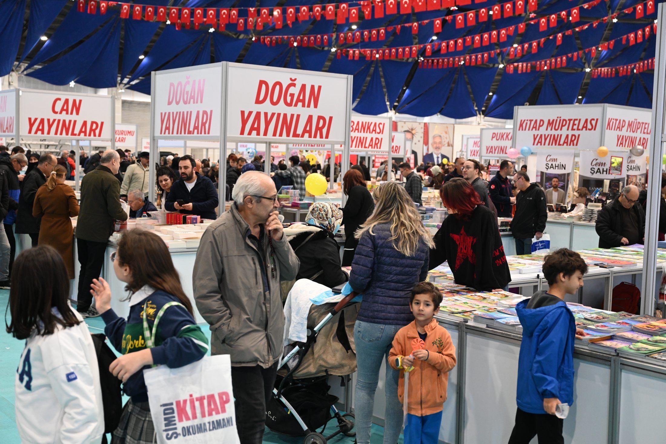 14 12 2025 8. Isparta Kitap Fuarı 3. Gun Saygi Ozturk, Yusuf Asal, Kukla Gosterisi (6)