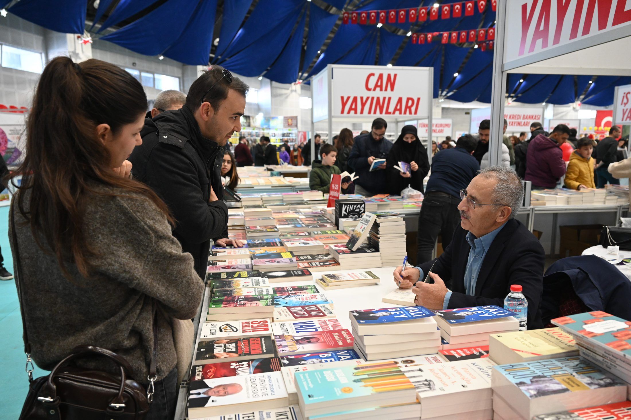 14 12 2025 8. Isparta Kitap Fuarı 3. Gun Saygi Ozturk, Yusuf Asal, Kukla Gosterisi (7)
