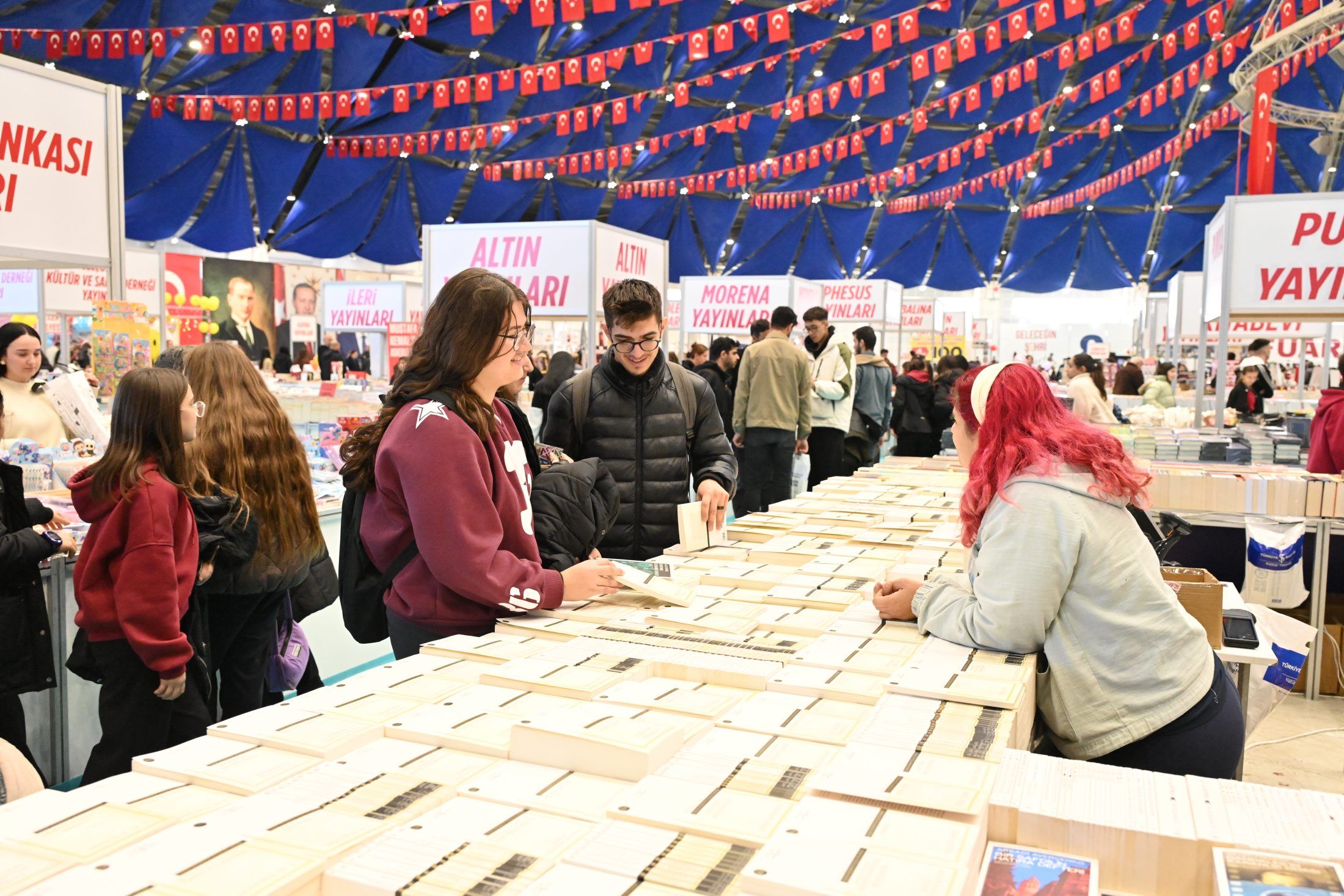 19 12 2025 8. Isparta Kitap Fuari Devam Ediyor (2)