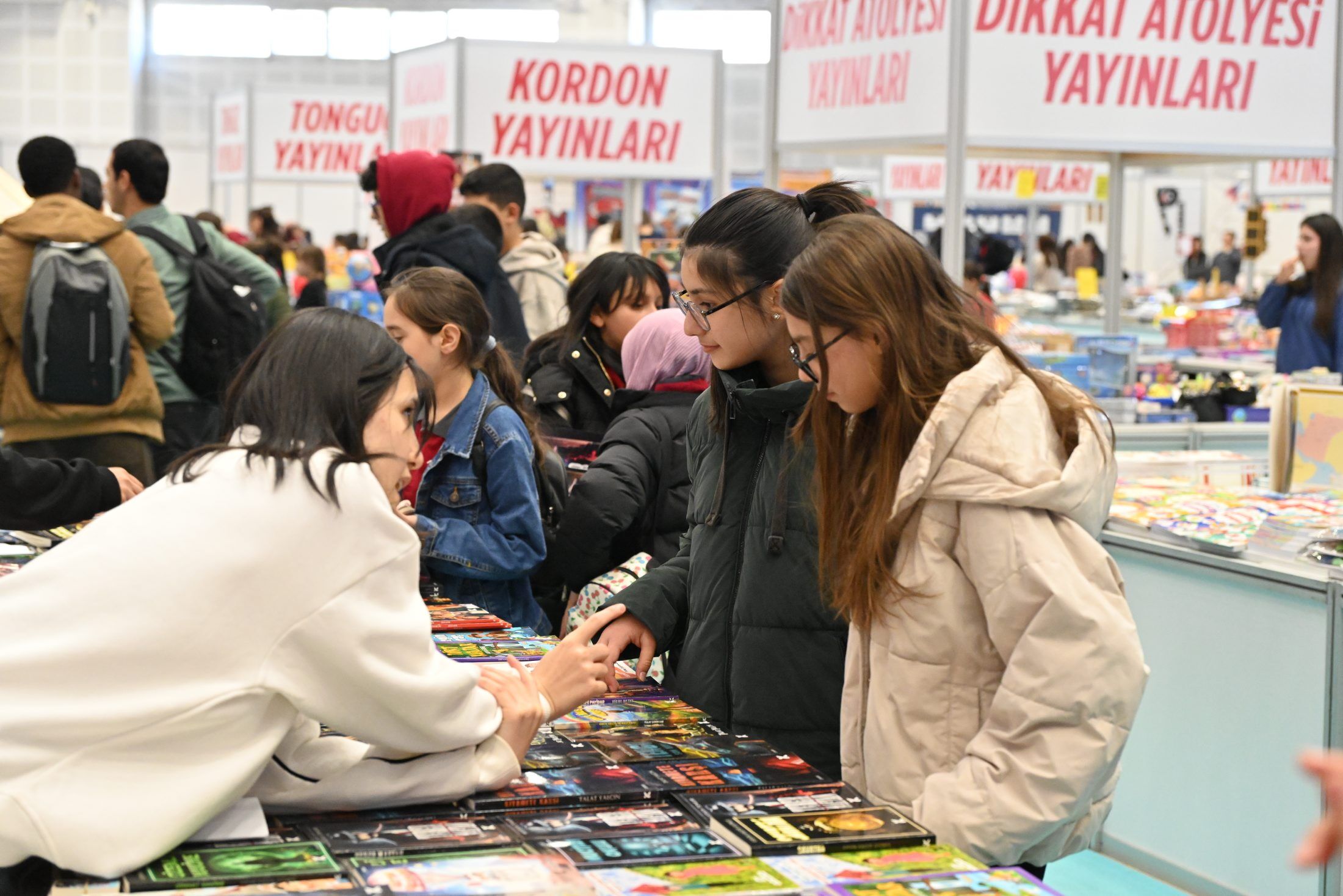 19 12 2025 8. Isparta Kitap Fuari Devam Ediyor (3)