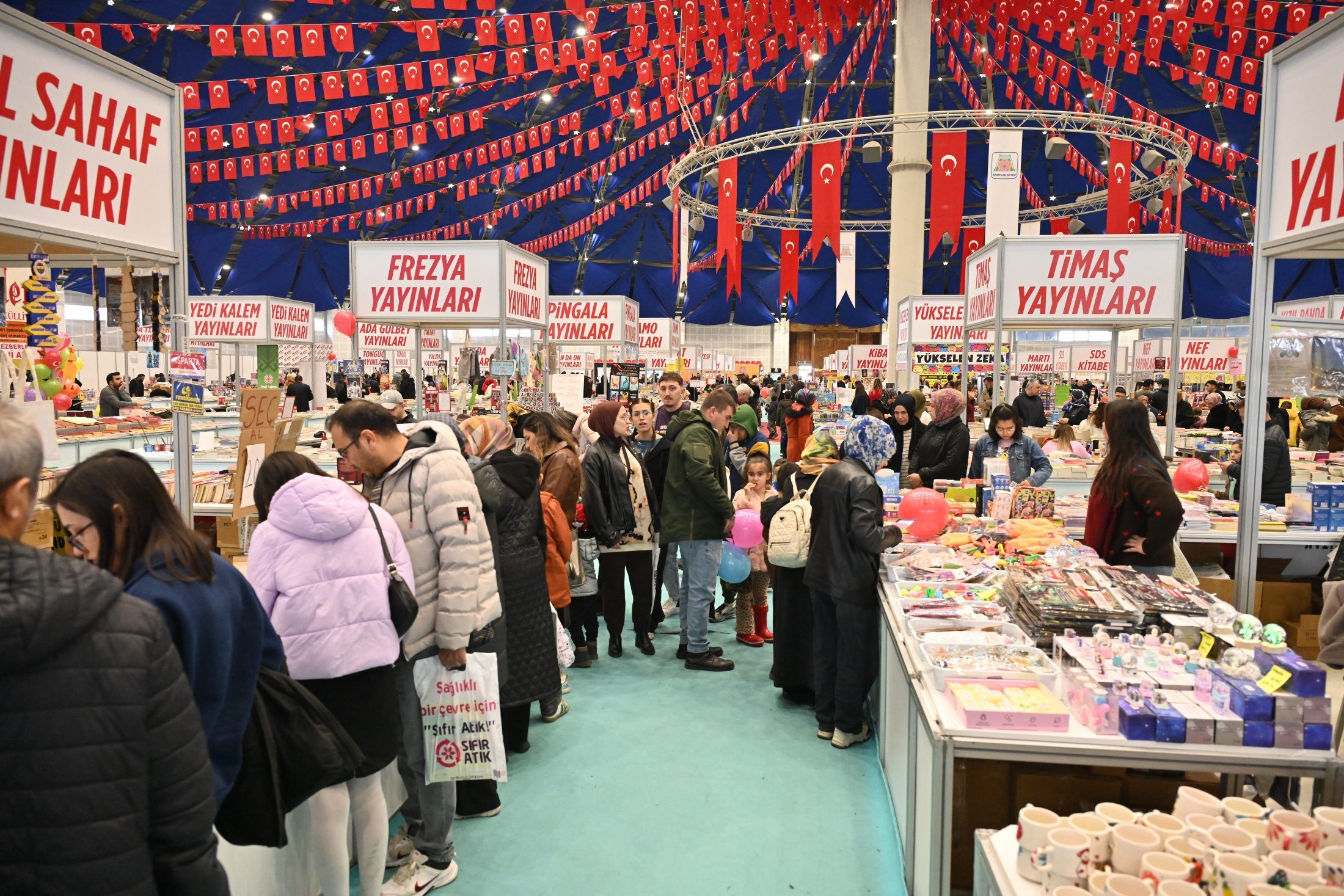 22 12 2025 8. Isparta Kitap Fuari Sona Erdi (3)