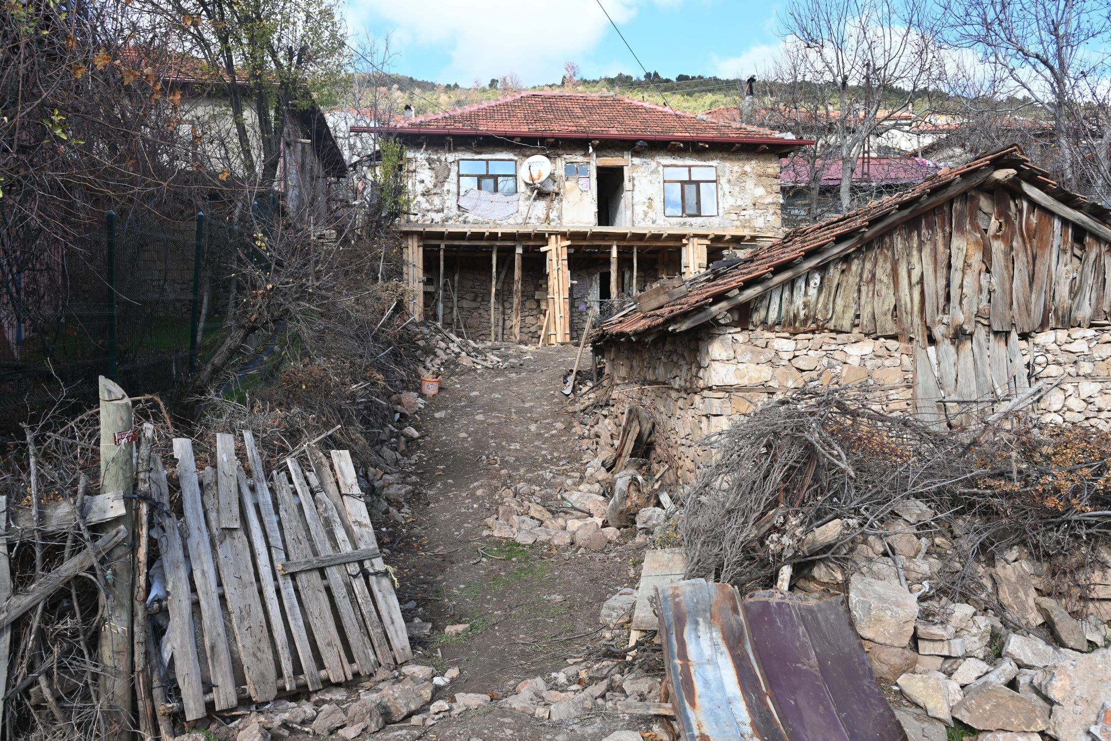 23 12 2025 Sofular Koyu Hacer Teyze Ev Tadilat (3)