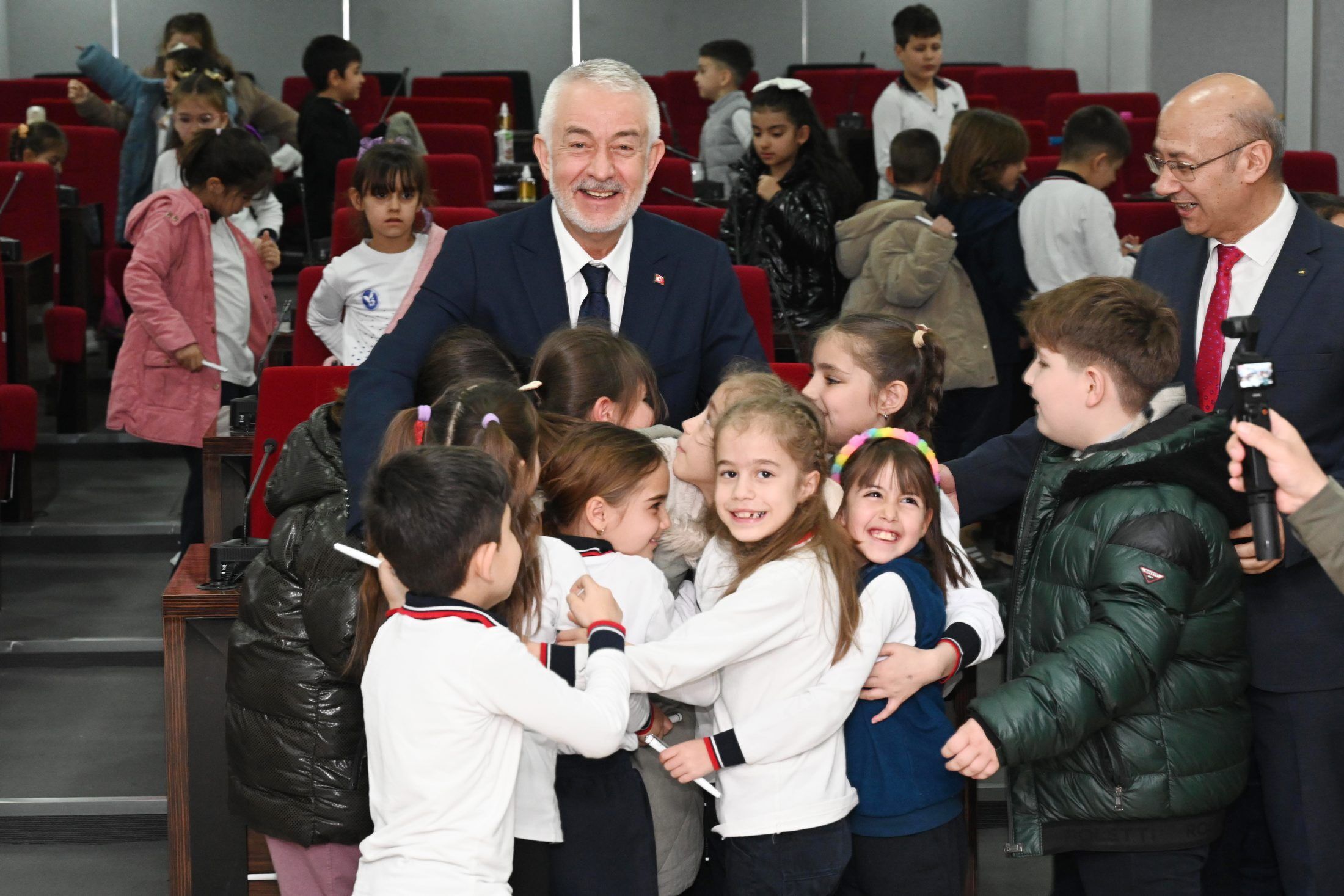 03 03 2026 Yilmaz Sener Ilkokulu 2E Sinifi Baskana Ziyaret (13)