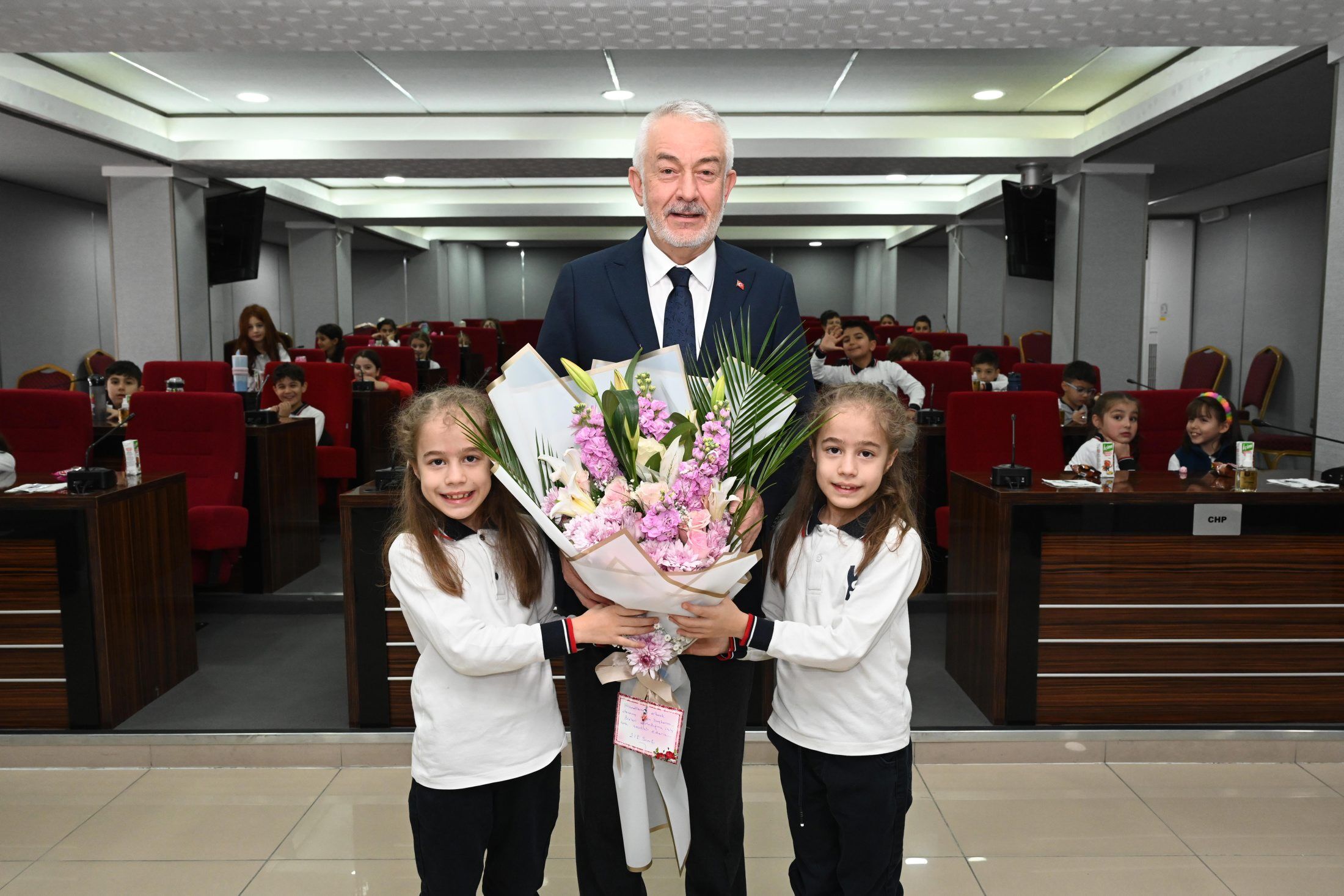03 03 2026 Yilmaz Sener Ilkokulu 2E Sinifi Baskana Ziyaret (3)