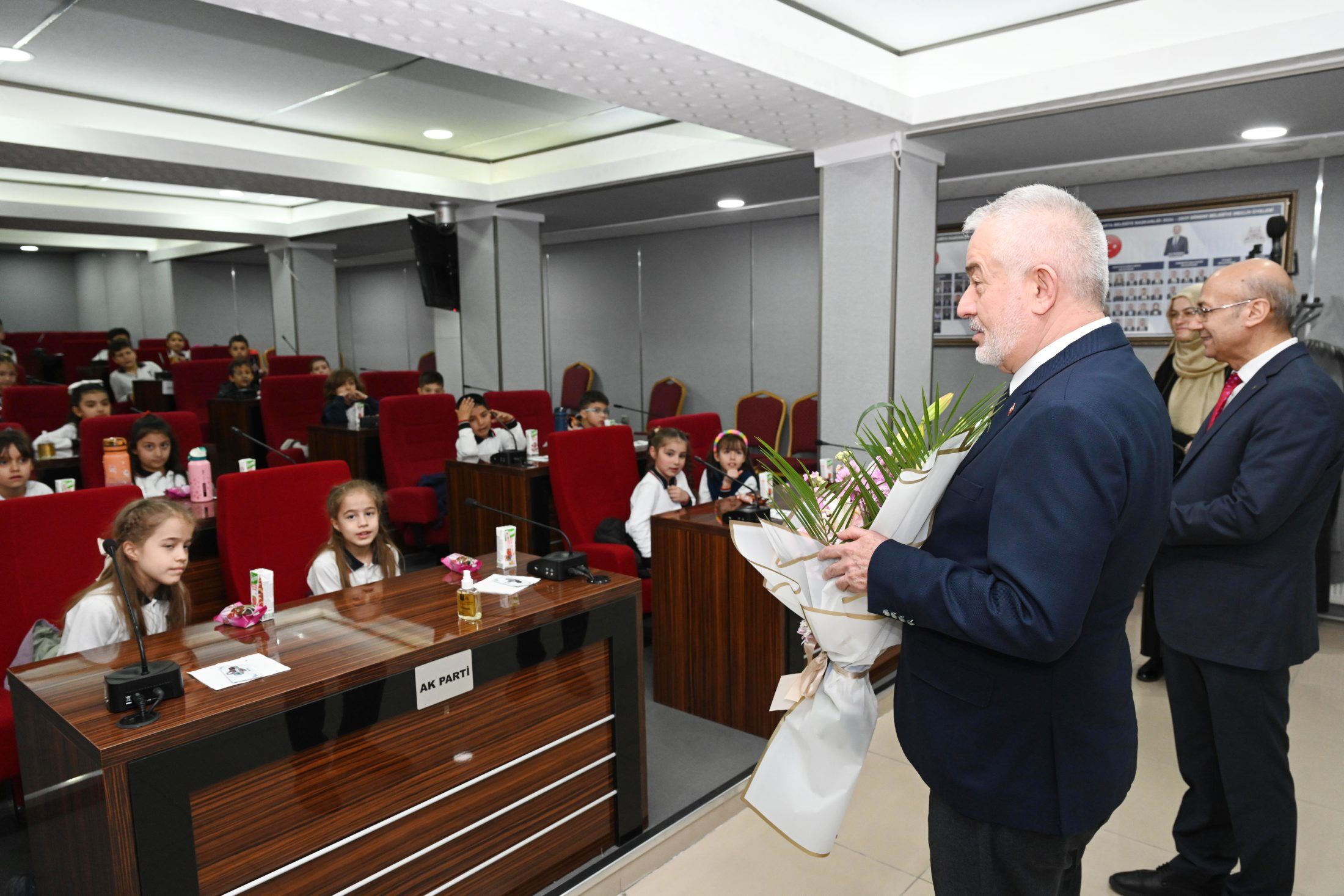 03 03 2026 Yilmaz Sener Ilkokulu 2E Sinifi Baskana Ziyaret (4)