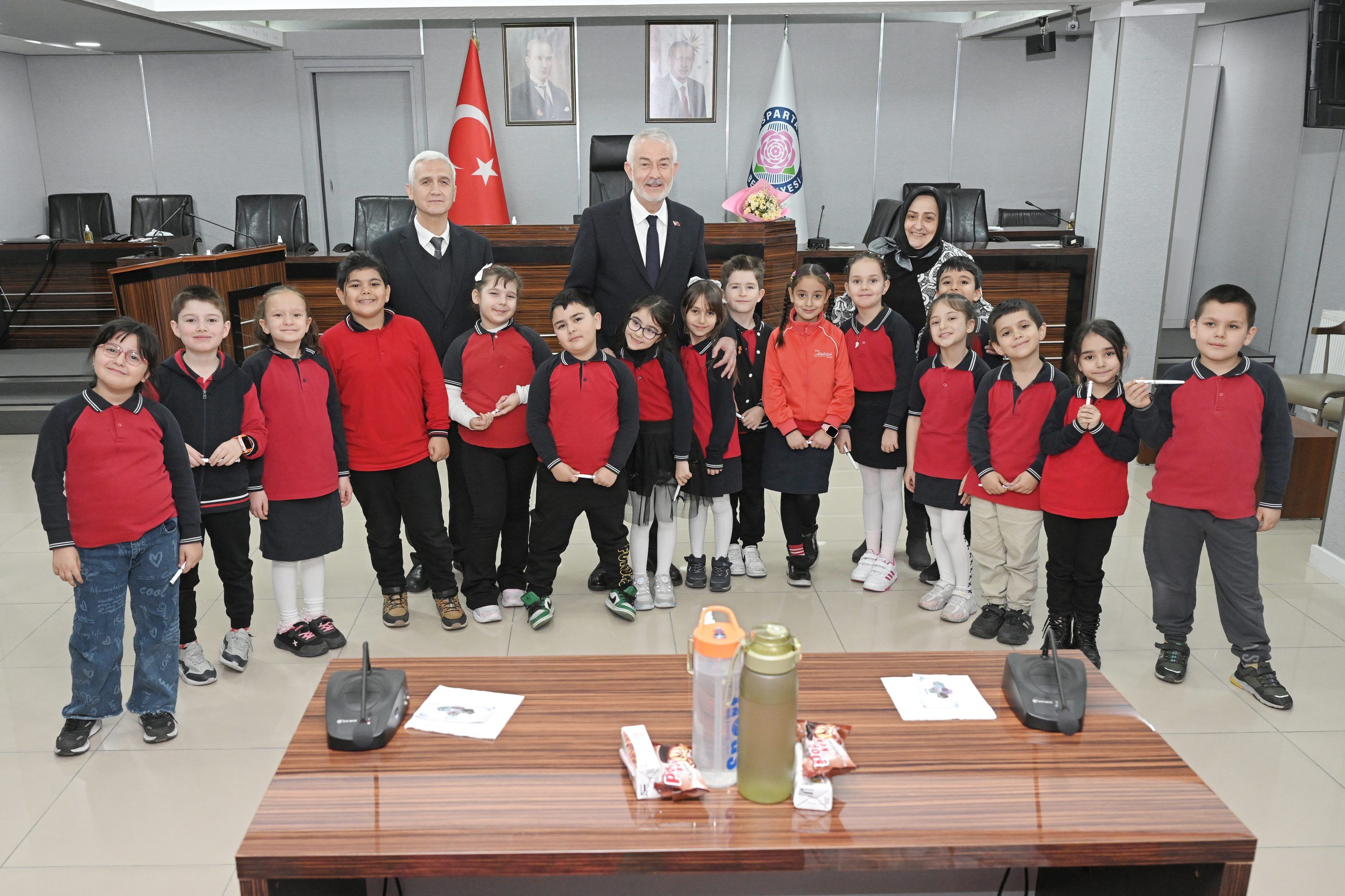 04 03 2026 Sehit Hasan Huseyin Gul Ilkokulu 2B Sınıfı Baskana Ziyaret (1)