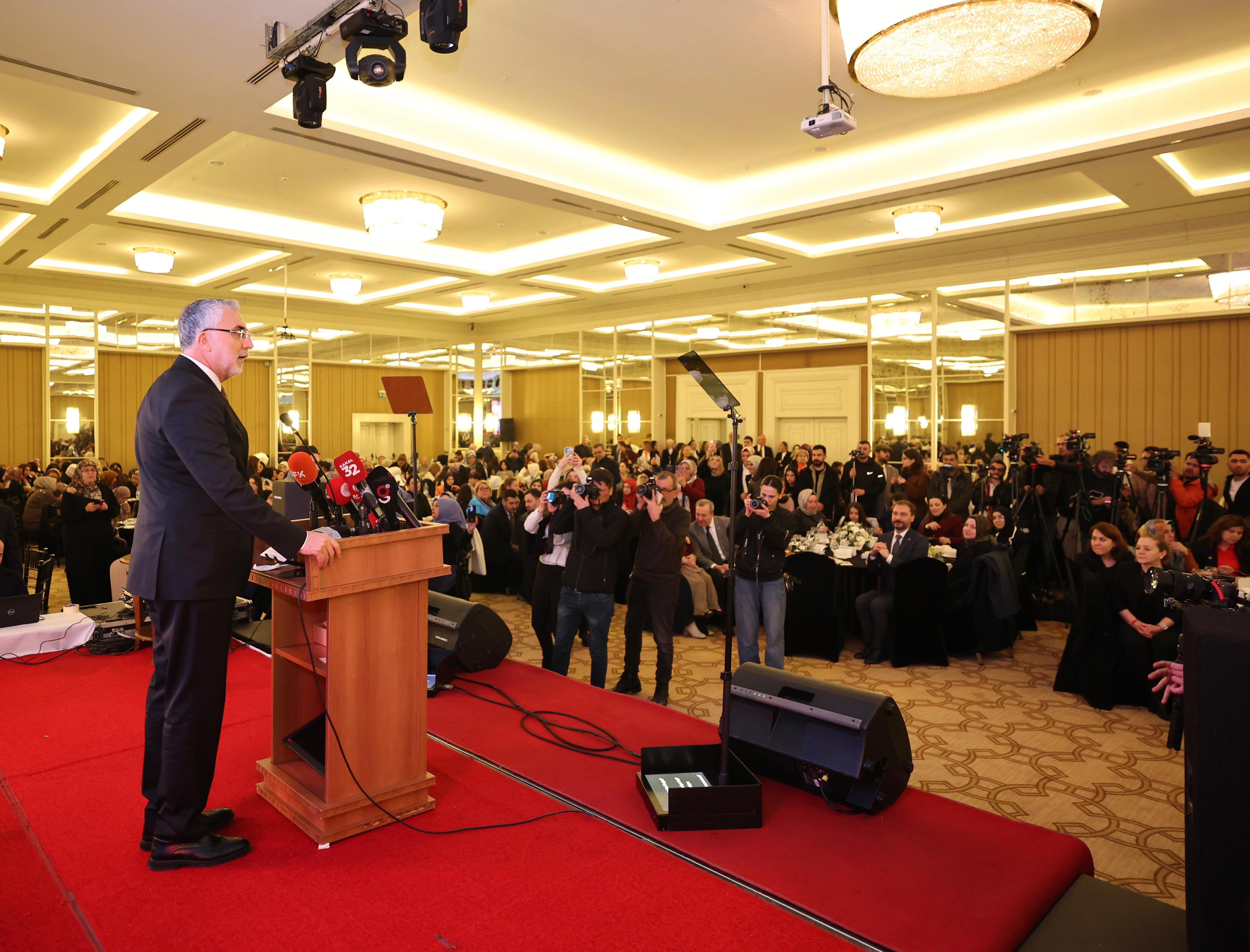 H Cw Hy7S X E A A Wq4Y