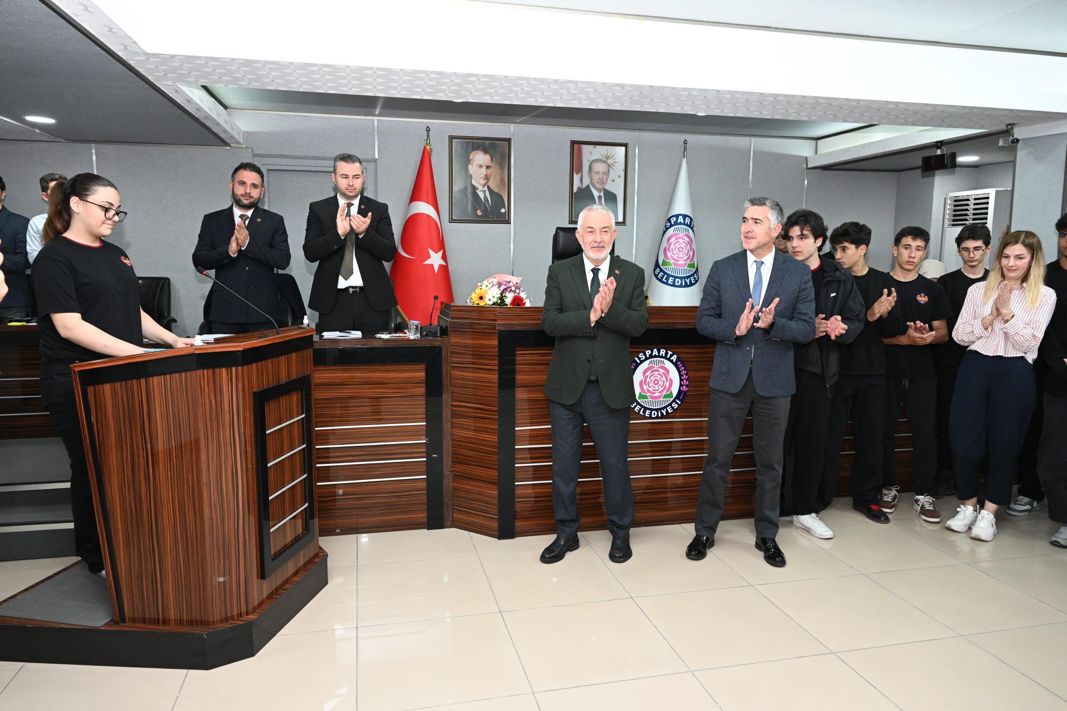 06 04 2026 Asli Derbent Ozkan Isparta Anadolu Lisesi Baskana Ziyaret (1)