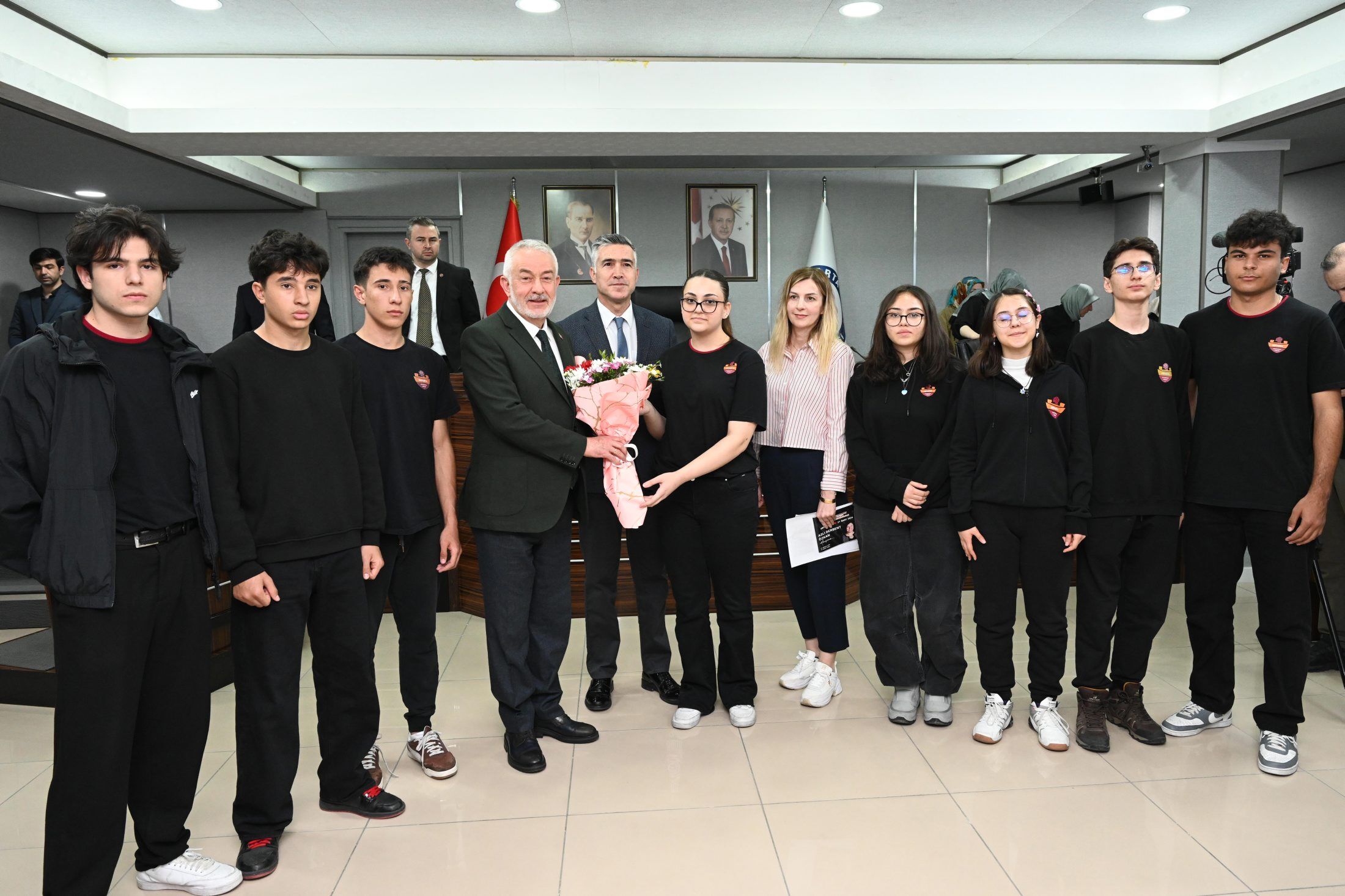 06 04 2026 Asli Derbent Ozkan Isparta Anadolu Lisesi Baskana Ziyaret (2)