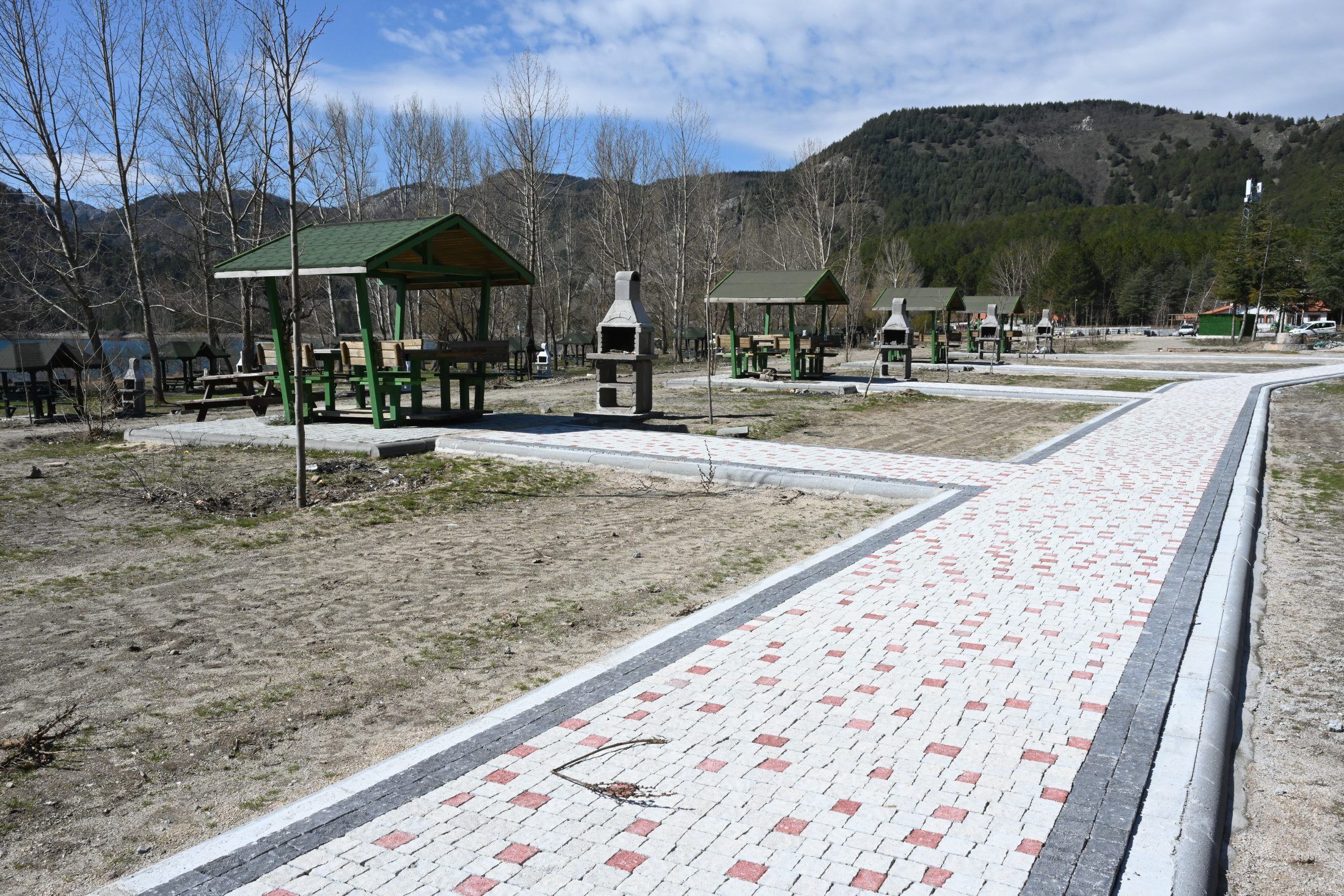 08 04 2026 Golcuk Tabiat Parki Cevre Duzenleme Calismalari (8)