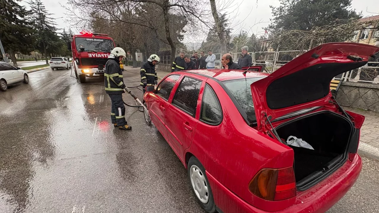 Seyir Halinde Alev Aldi Karayollari Kavsaginda Korkutan Yangin 1