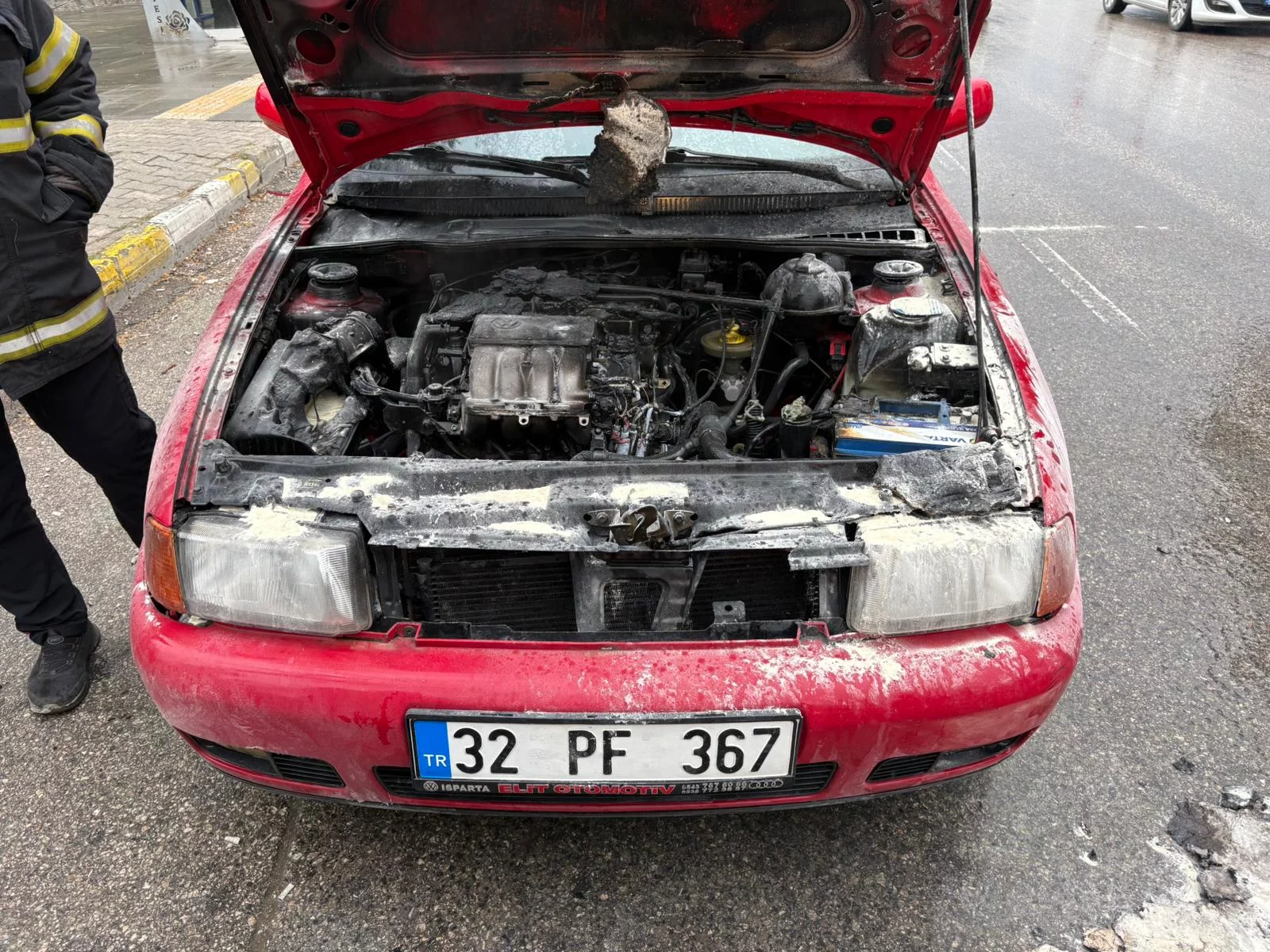 Seyir Halinde Alev Aldi Karayollari Kavsaginda Korkutan Yangin 2