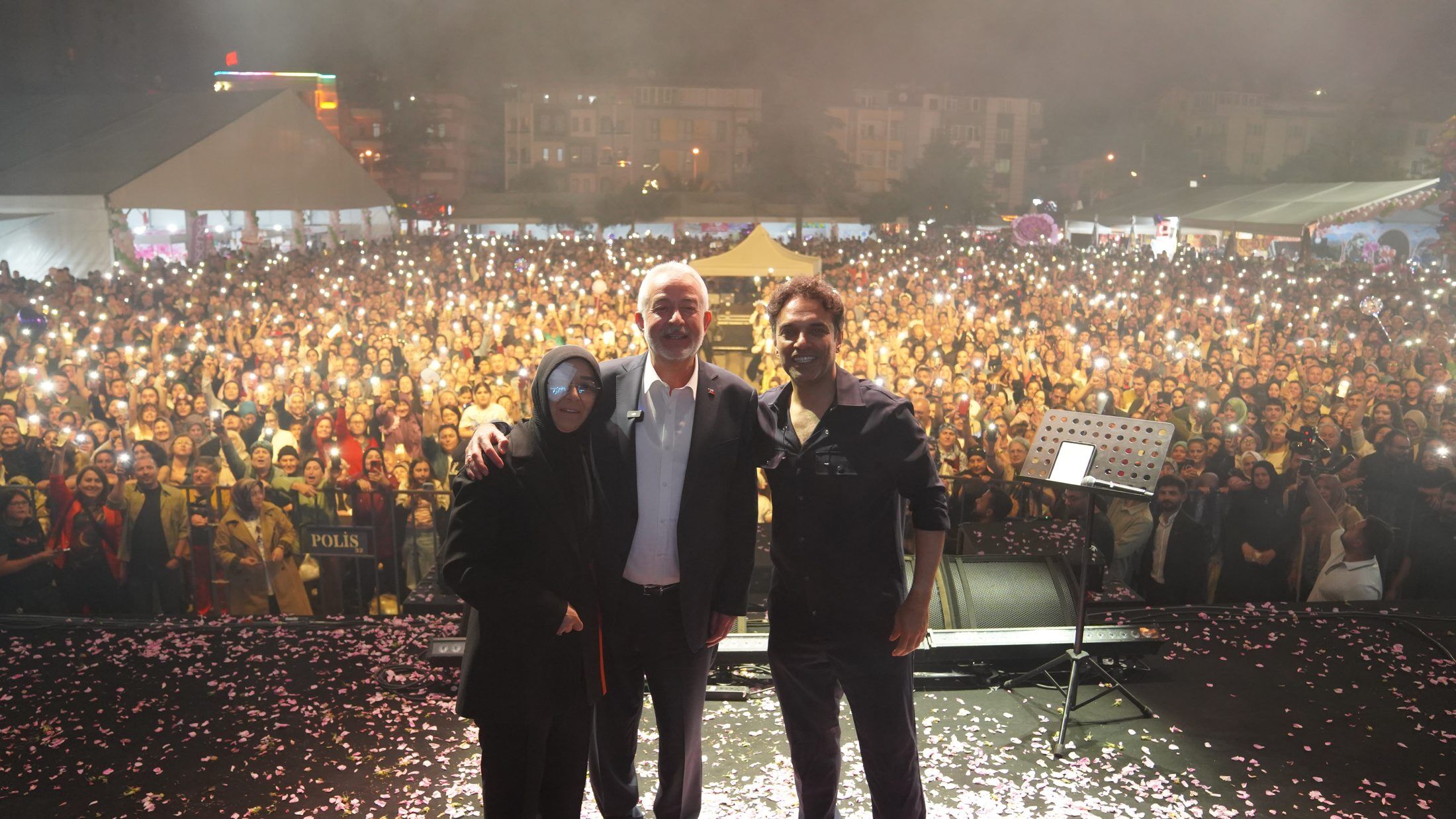 05 06 2026 Gul Festivali Ugur Aslan Ve Armagan Arslan Konser (3)