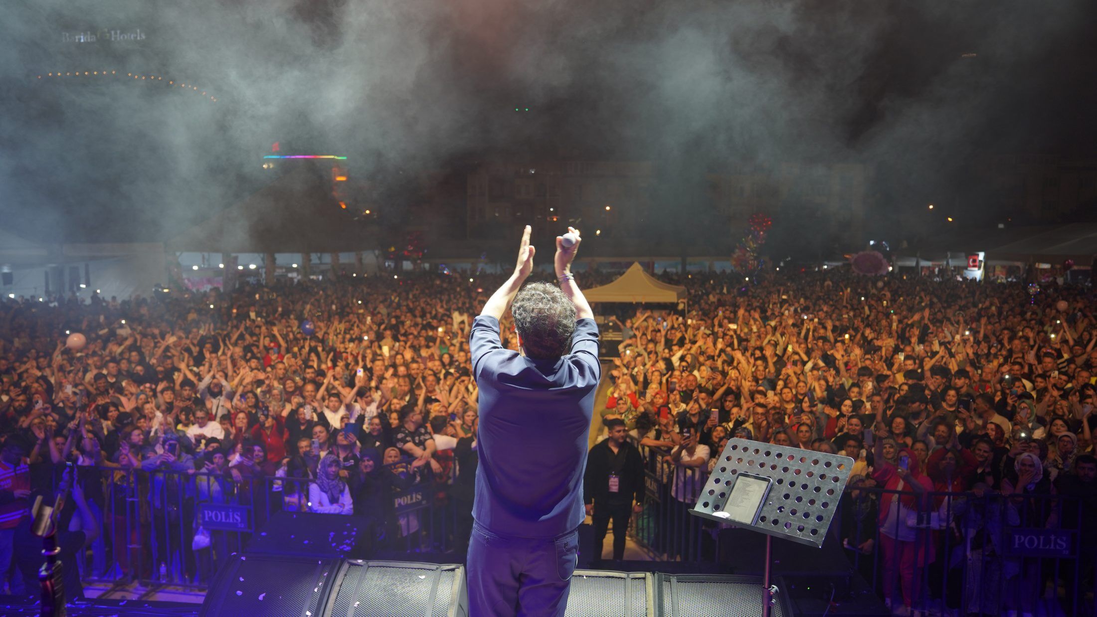 05 06 2026 Gul Festivali Ugur Aslan Ve Armagan Arslan Konser (4)