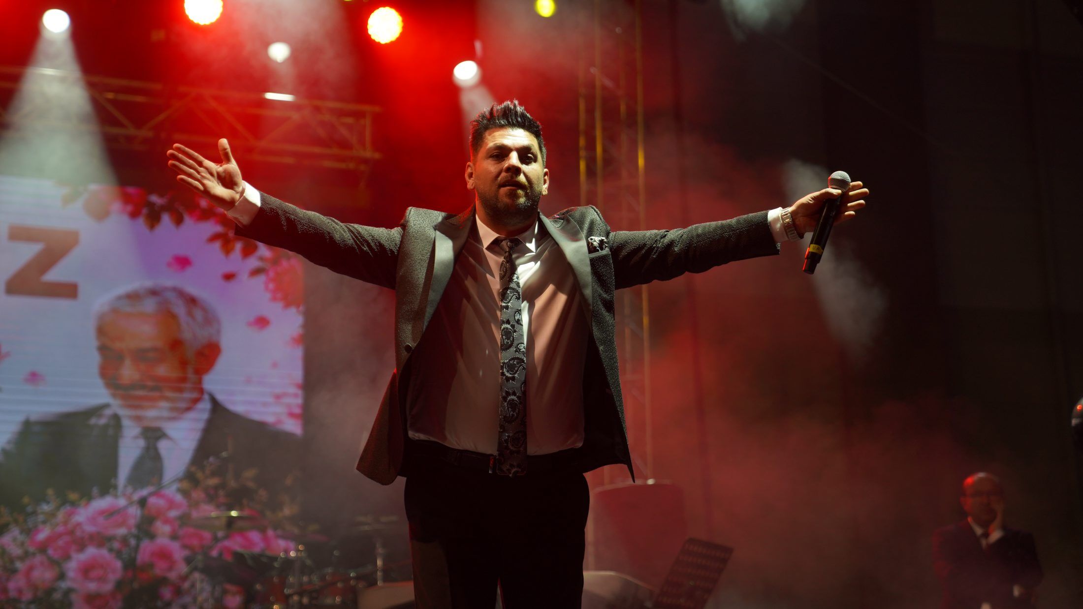 05 06 2026 Gul Festivali Ugur Aslan Ve Armagan Arslan Konser (9)
