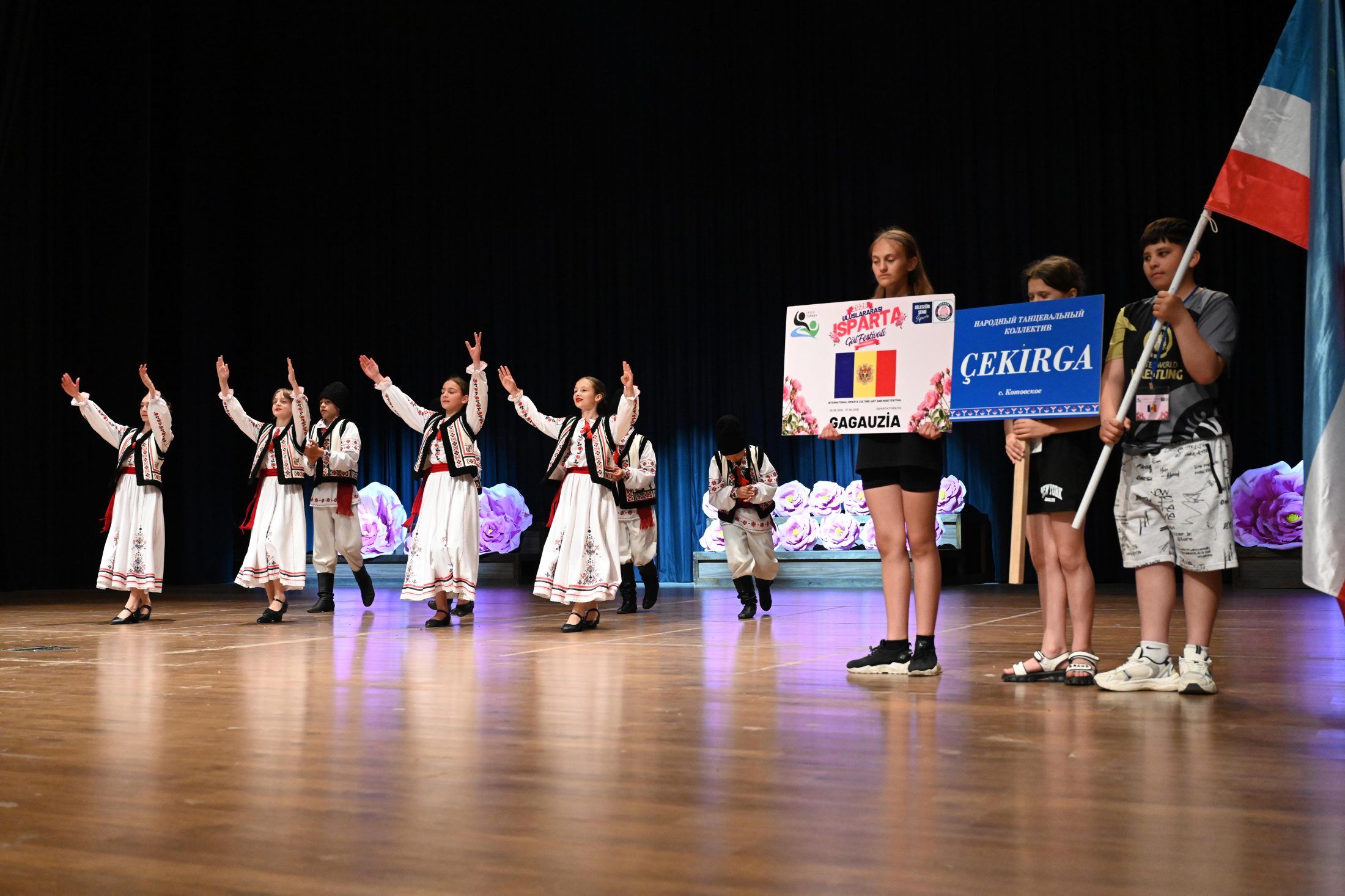 08 06 2026 Gul Festivali Halk Oyunlari Gala Programi (9)