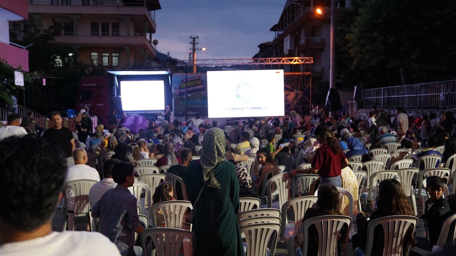 03 07 2026 Yaz Aksami Sinemasi Baglar Mahallesi (1)