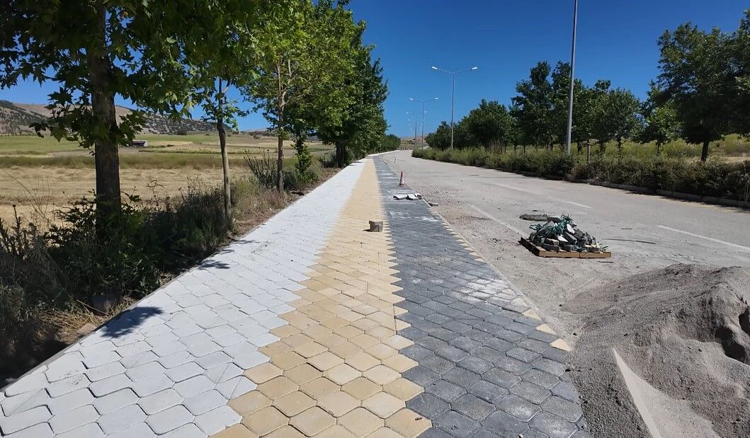 04 07 2026 Akkent Mahallesi Yeni Yuruyus Yolu Yapimi (2)