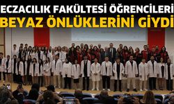 Eczacılık Fakültesi Öğrencileri Beyaz Önlüklerini Giydi