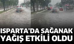 Isparta'da sağanak yağış ve fırtına etkili oluyor