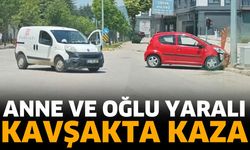 Isparta'da kavşakta kaza! Anne ve oğlu yaralı