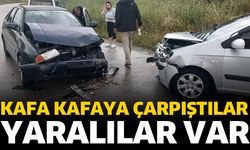 Otomobiller kafa kafaya çarpıştı