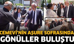 Cemevi’nin aşure sofrasında gönüller buluştu