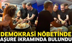 Demokrasi nöbetinde aşure ikramında bulunuldu
