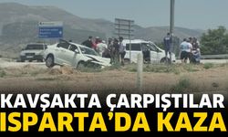 Kavşakta çarpıştılar