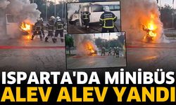 Isparta'da minibüs alev alev yandı