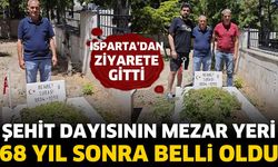 Yeri 68 yıl sonra tespit edilen şehit dayısının mezarını ziyaret etti