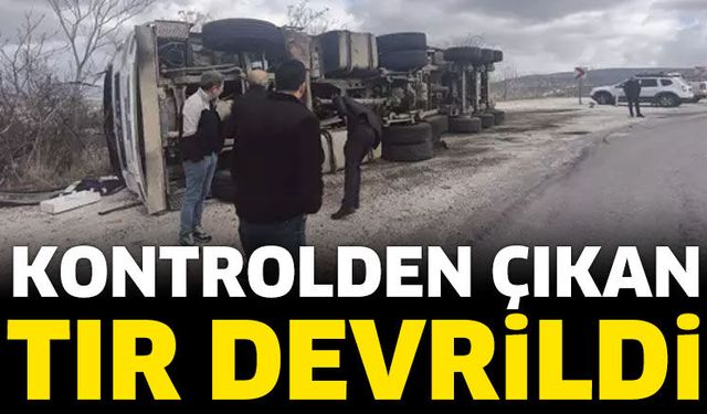 Kontrolden çıkan TIR devrildi