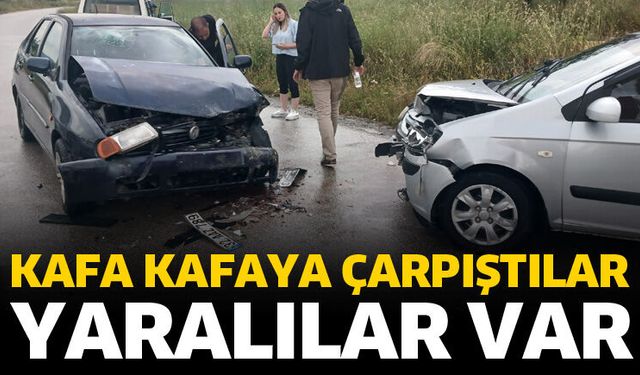 Otomobiller kafa kafaya çarpıştı