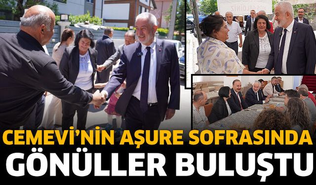 Cemevi’nin aşure sofrasında gönüller buluştu