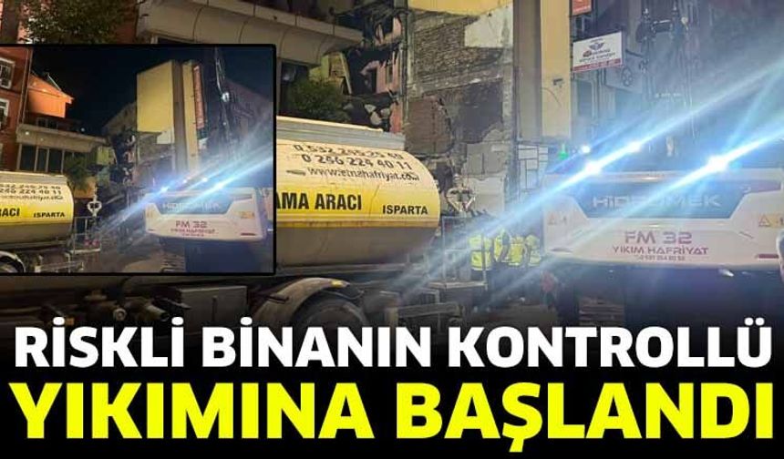 Isparta'da riskli binanın kontrollü yıkımına başlandı